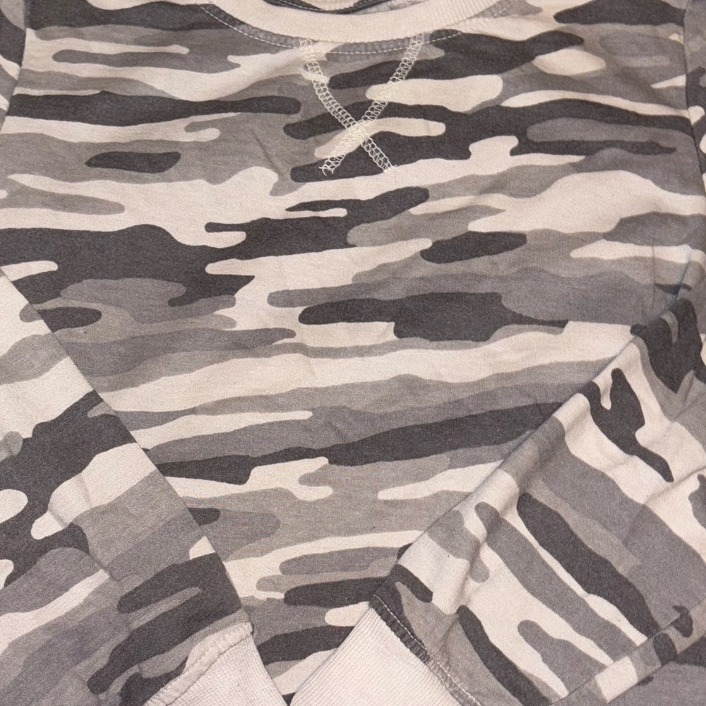 Camo pullover sweatshirt! - Picture 3 of 3